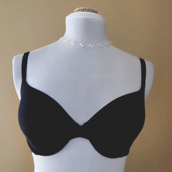 2 VS Demi The Nakeds Bras - Picture 8 of 12